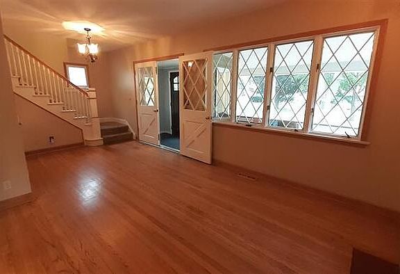 2nd image of 240 N Harvard Ave