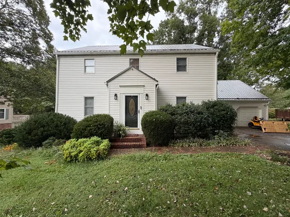 2702 Avondale Dr, Johnson City, TN 37604