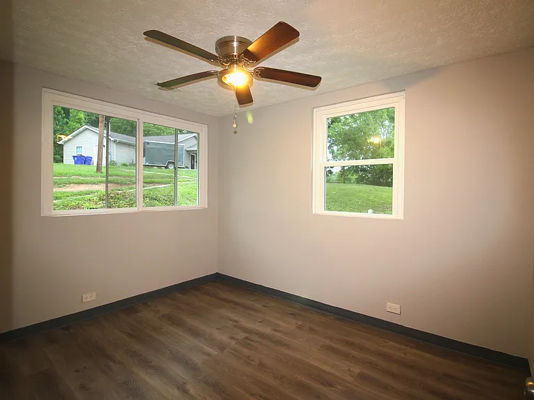 111 Bennett Ln — Photo 9