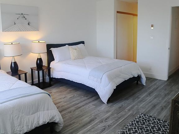3rd image of 153 San Vicente Blvd APT 4A