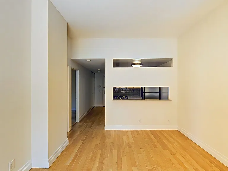 260 W 52nd St #25A — Photo 3