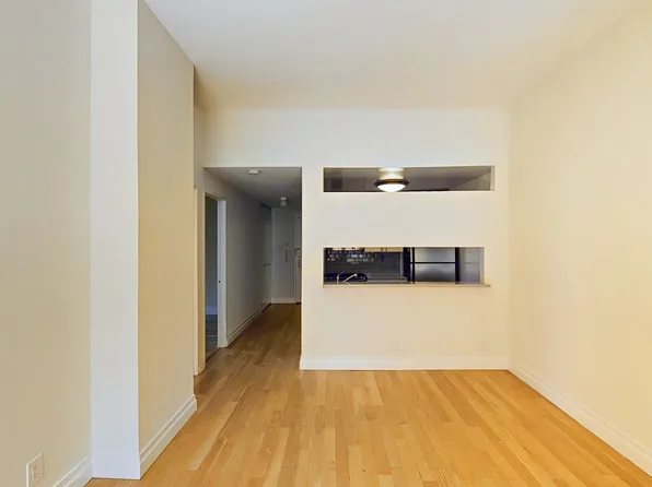 260 West 52nd Street image 2 of 9