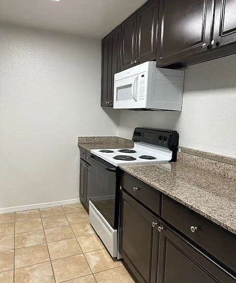Augusta Court Apartments — Photo 44