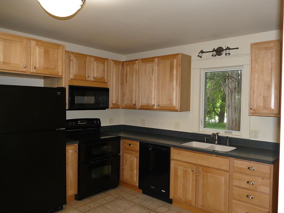 1st image of 366 Lake Ave #1