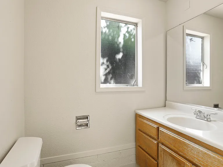 503 E Essex St — Photo 10