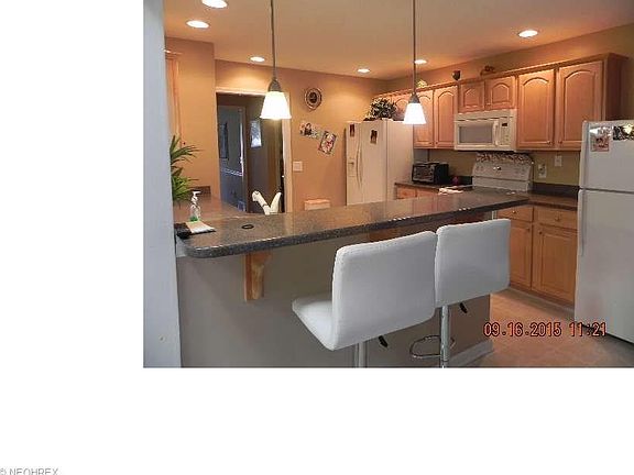 4th image of 217 Kansas Ave