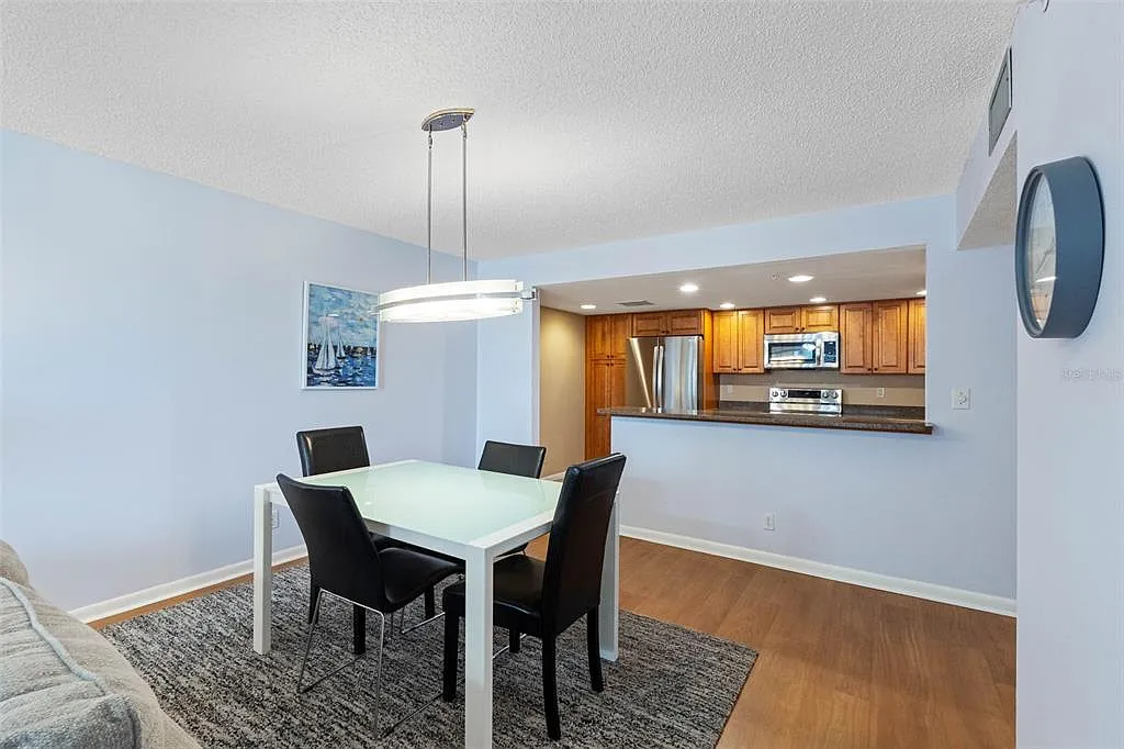2 bed, 2.0 bath, 1331 sqft, $3,500 — Photo 4