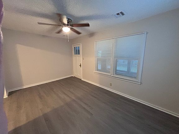3rd image of 301 N Kates Ave