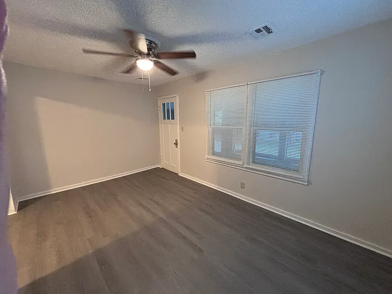 301 N Kates Ave — Photo 3