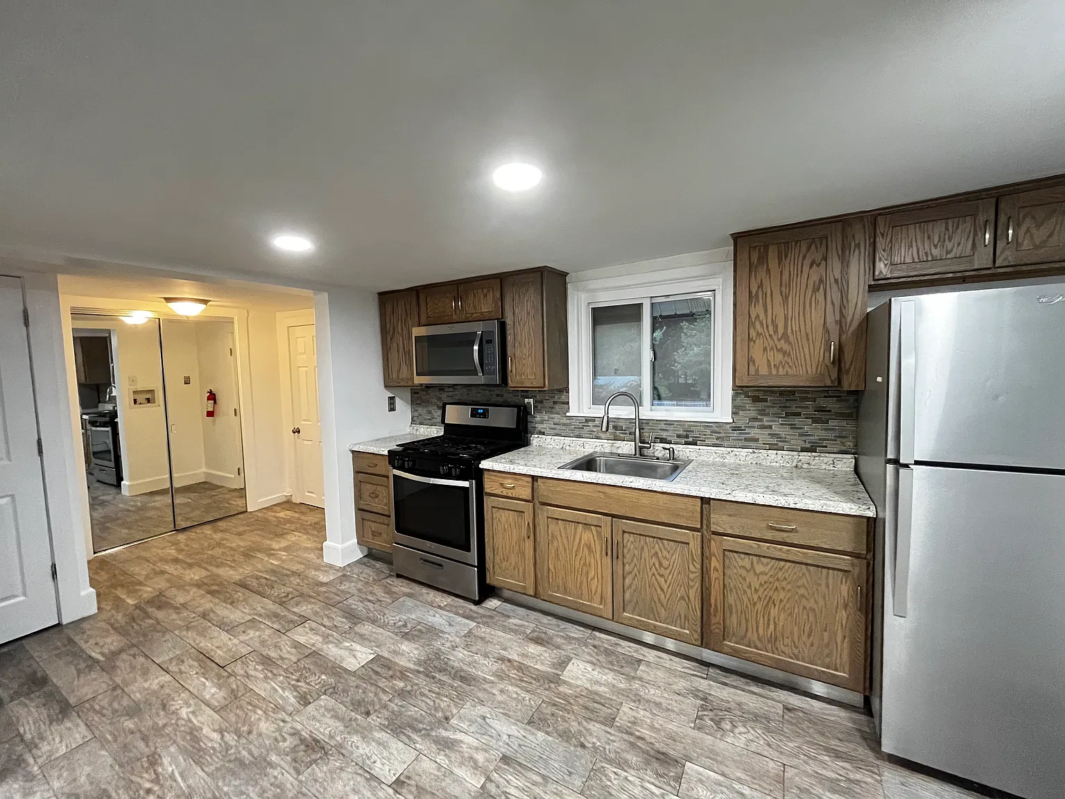 342 N Lincoln Ave — Photo 2
