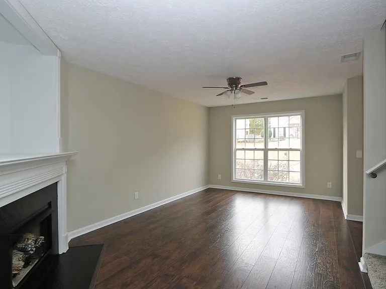 102 Providence Dr — Photo 9