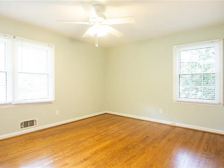 2852 Talisman Ct NE — Photo 22