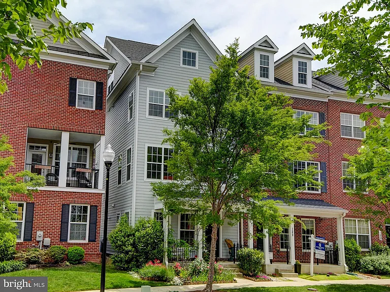 124 Meridian Ln — Photo 2