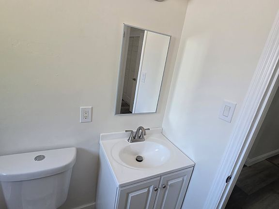 5th image of 302 Maple Ave #300