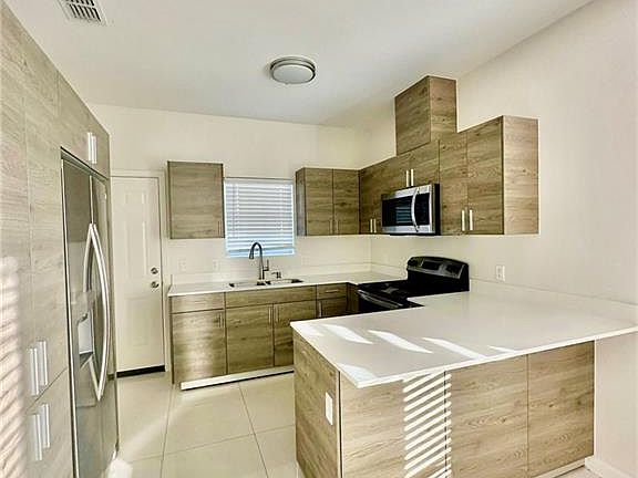 5th image of 5700 Nightingale Ave #2