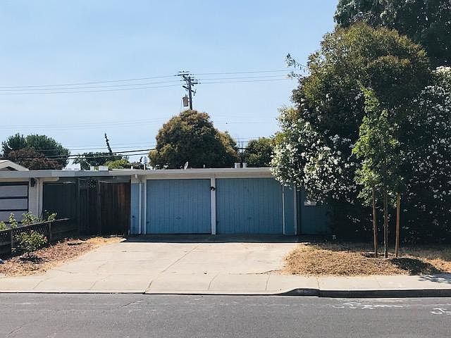 392 Hayes Ave, Santa Clara. 3 Bedroom, 2 Baths, 1260SF. In Cupertino Unified School District.