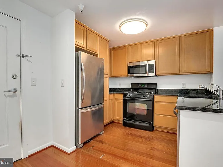 355 I St SW #511 — Photo 15