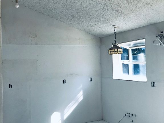 3rd image of 3637 SE Buckingham Dr