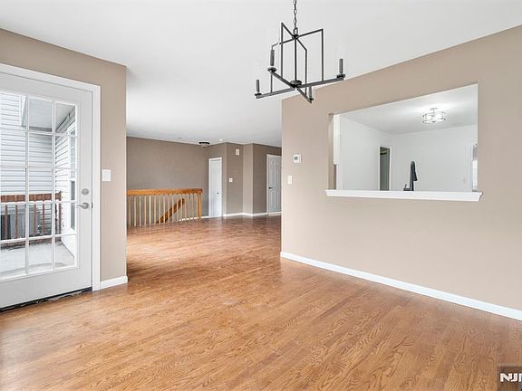 5th image of 557 Ridge Ln