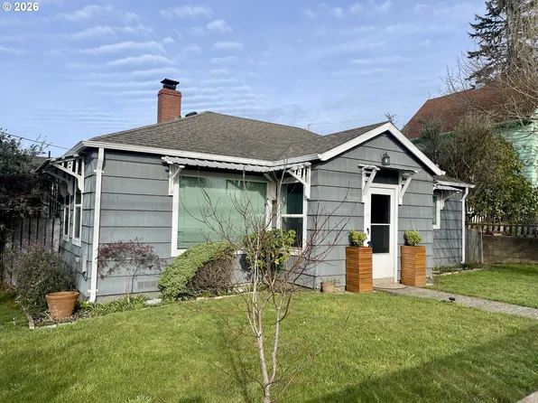 3280 Sherman Ave, North Bend, OR 97459