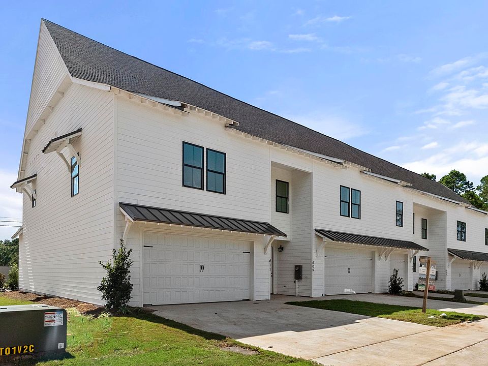 The Townhomes at Owens Crossing