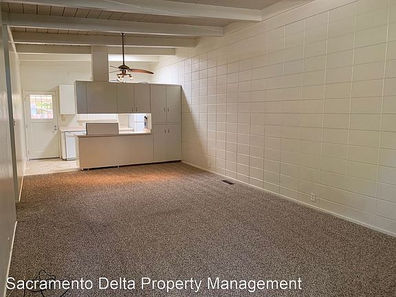 2nd image of 1425 Topaz Way
