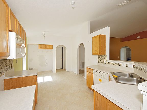 5th image of 443 Fairfield Dr