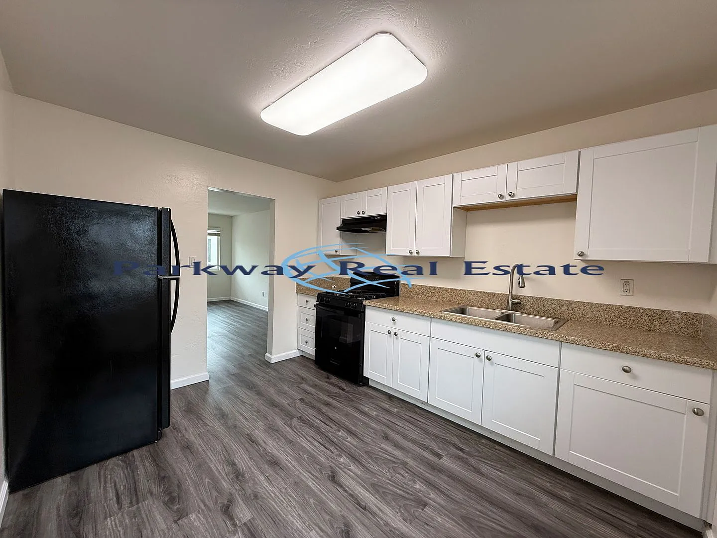 Estrella Ave. Apts — Photo 4
