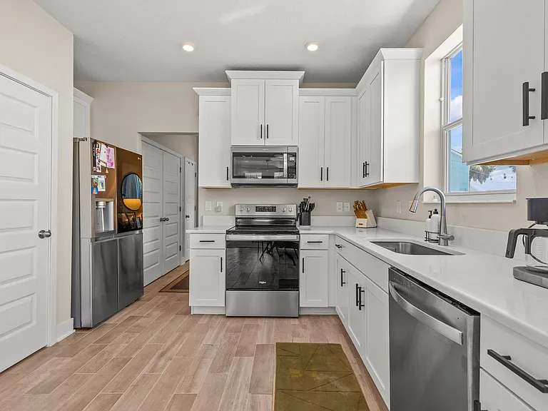 2110 W Palmetto St — Photo 4