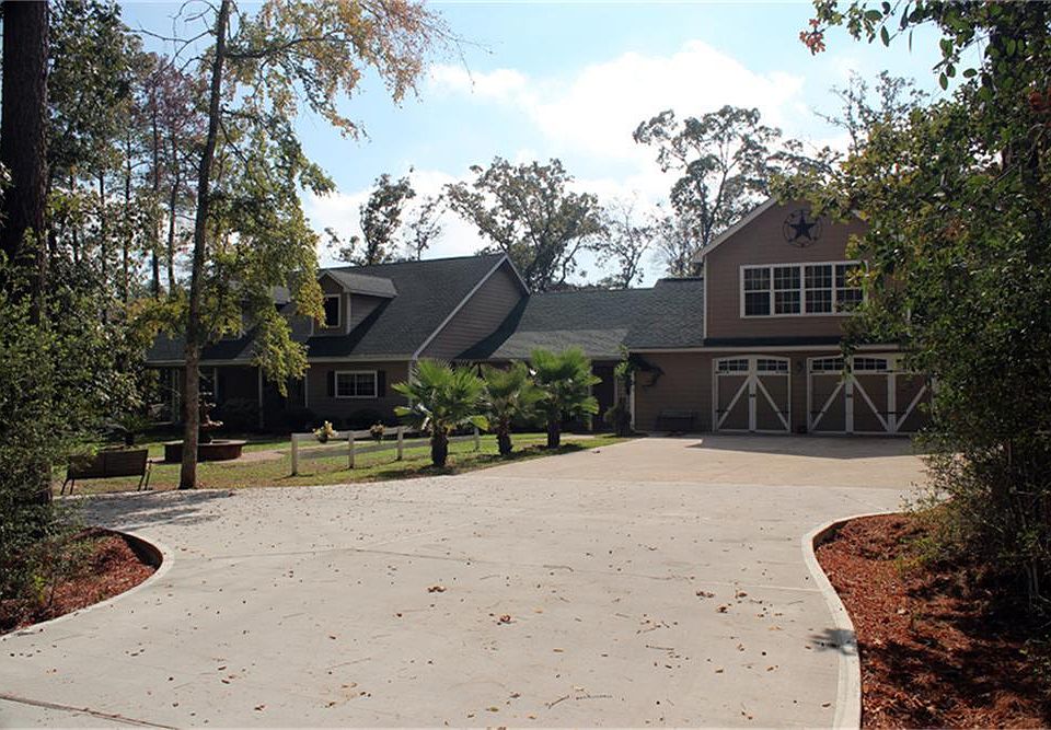 Welcome to 41121 N.Mill Dr.in the subdivision of Mill Creek Landing.
