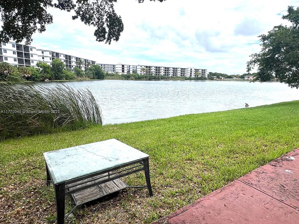 2nd image of 19305 NE 2nd Ave APT 2302