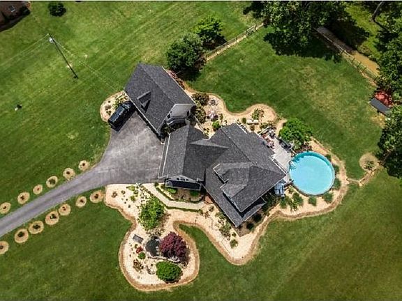 2nd image of 4486 Greenwood Dr