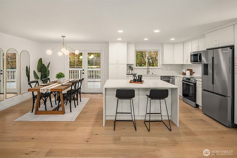5th image of 13307 NE 77th Street