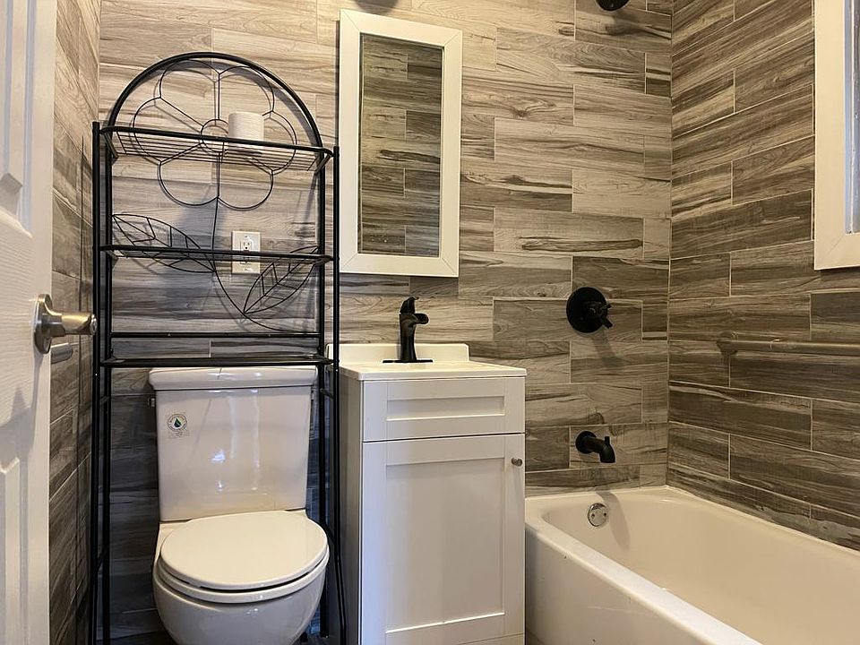 2nd image of 183 Garfield Ave #16E