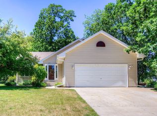 2691 Oak Ridge Dr, Monticello, MN 55362
