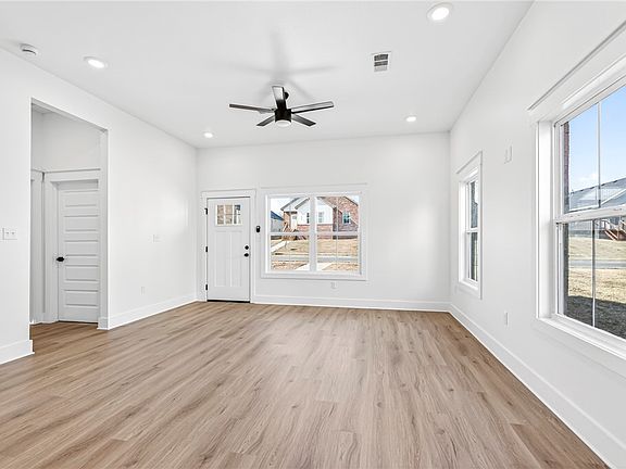 4th image of 6809 Fir St