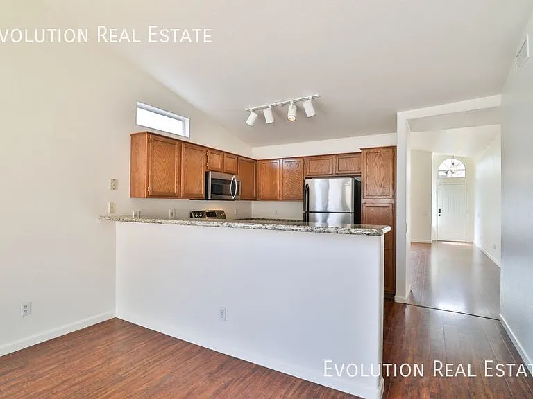 3226 E Sequoia Dr — Photo 10