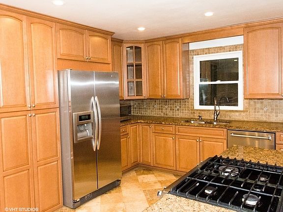 4th image of 3431 Camelot Dr