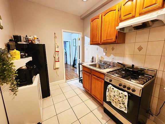 4th image of 416 W 25th St #1RW