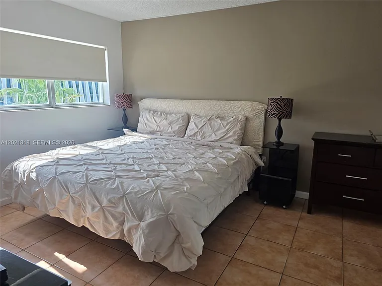 1881 Washington Ave #6H — Photo 11