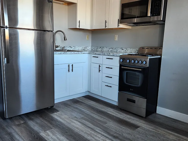 1020 4th St NE #1 — Photo 3