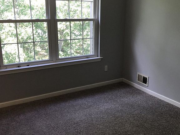 5th image of 136 Sussex Pl #1406