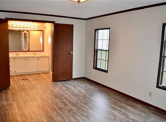 5th image of 528 Christian Ave