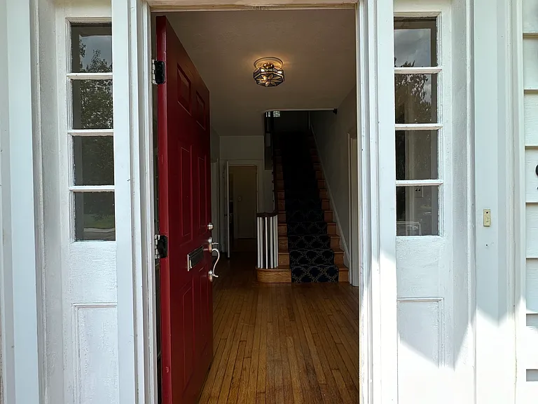 209 Randolph Cir — Photo 7