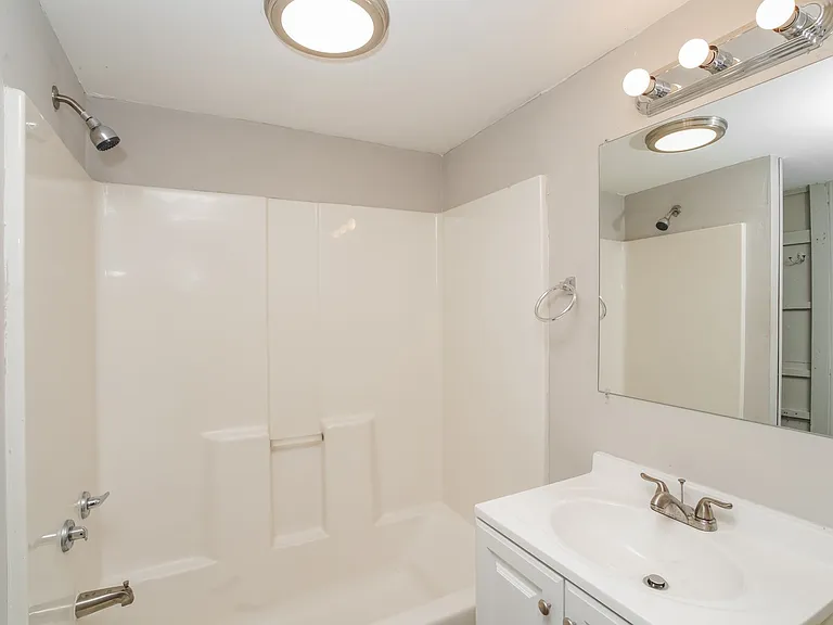 759661_028_bathroom_13099125.jpg