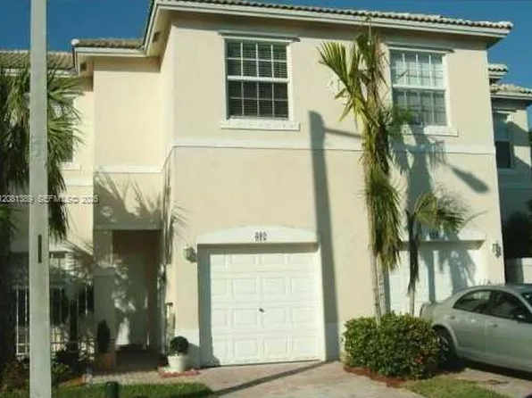 692 NW 170th Ter, Pembroke Pines, FL