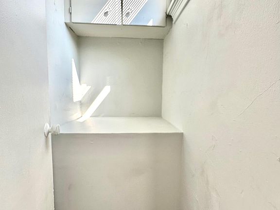 5th image of 4210 Ellenwood Ave
