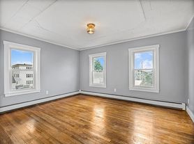 19 Chrome St