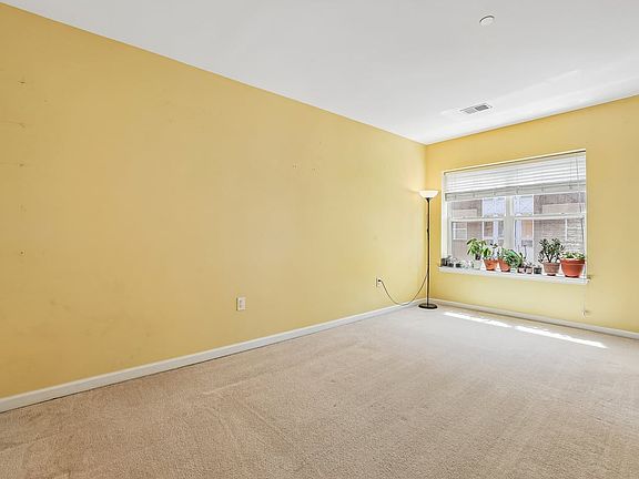 4th image of 368 Rector Street #419