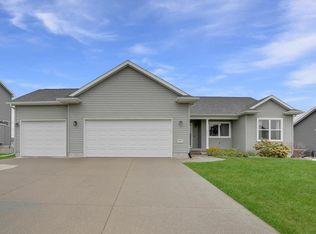 1464 Audubon Dr, Waterloo, IA 50701